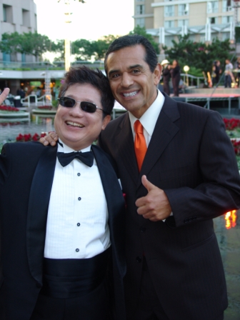 Peter Wang and LA mayor Villaraigosa - Web Size Photo.JPG