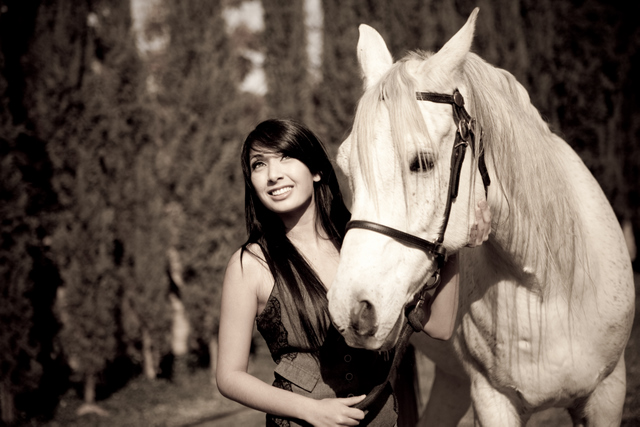 1-1 jackie & horsie white - IMG_0220.jpg