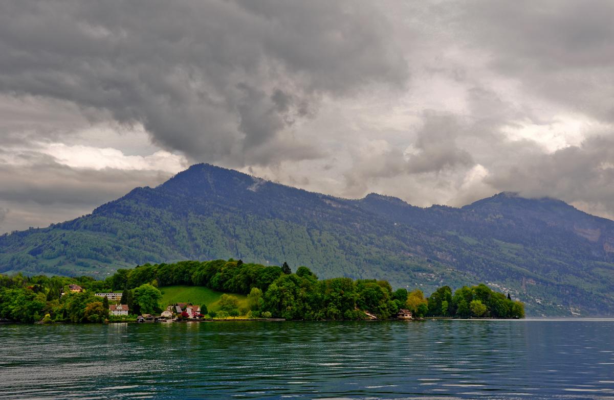 lake luzern.jpg