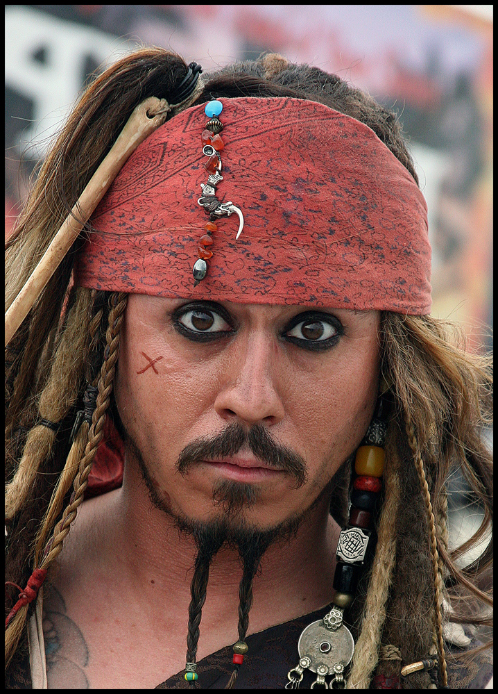 PORTRAIT #3 VENCENT THAI Title CAPTAIN.jpg