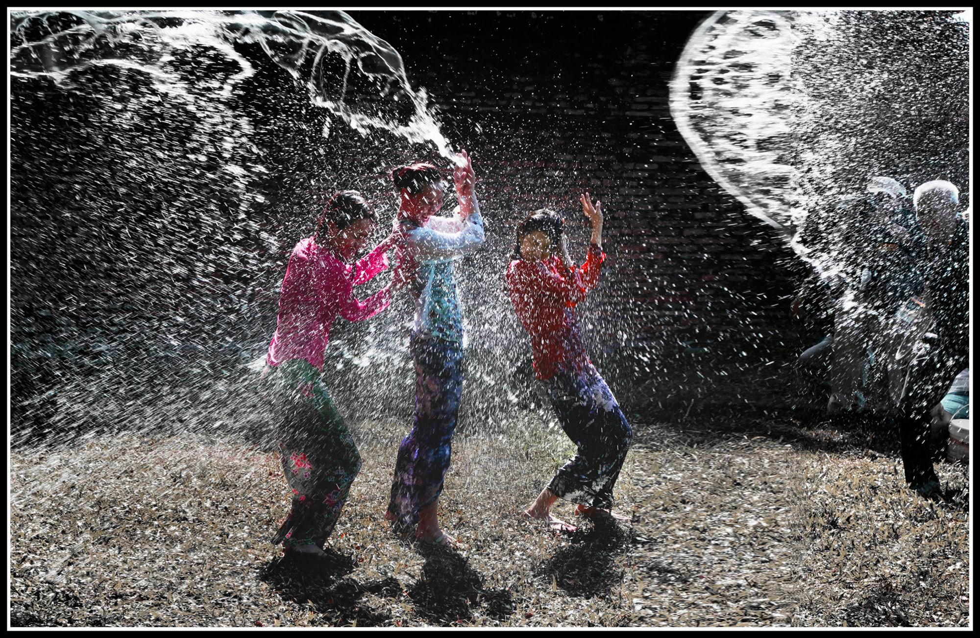 ErbiWan_嬉水   作者 万二碧.jpg